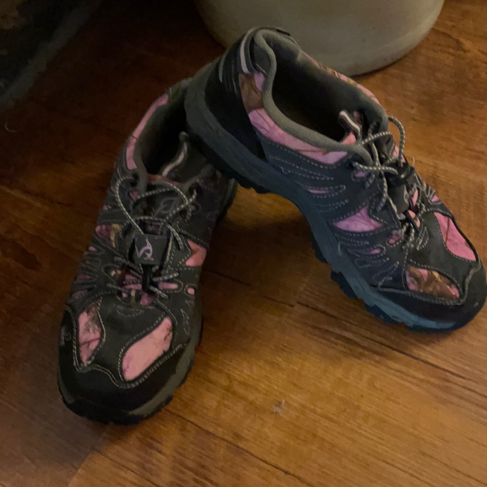 Real tree hiking shoes, gently used